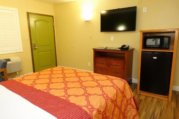 Tropic Lodge image 14