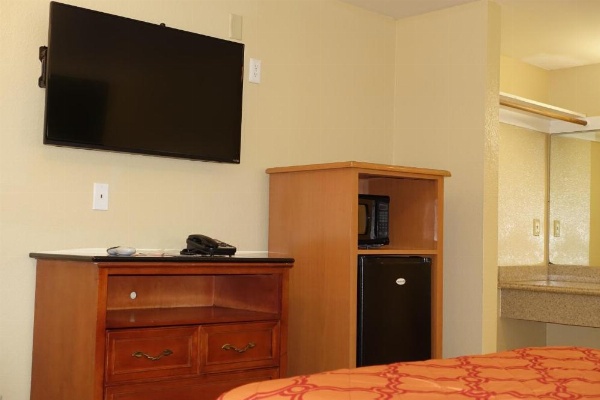 Tropic Lodge image 16