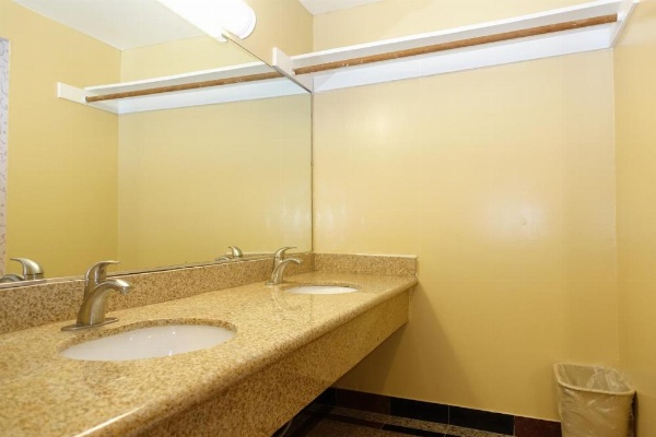 Tropic Lodge image 38