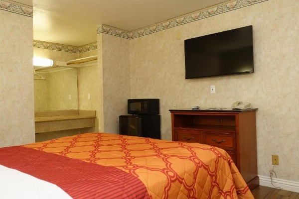 Tropic Lodge image 7